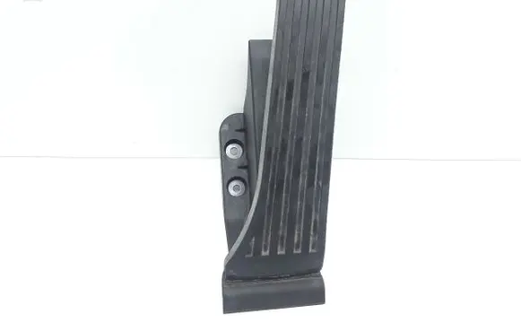 Mercedes-Benz C W204 Accelerator throttle pedal A2043000082 A2043000004