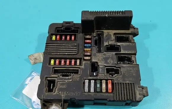 Renault Scenic II - Grand scenic II Central body control module 8200306032A IMPRK1527025