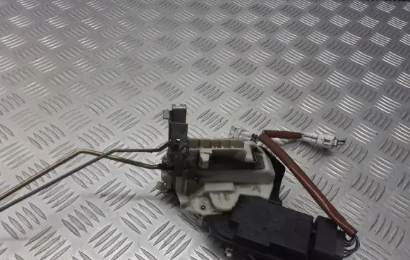 Suzuki Liana Front door lock