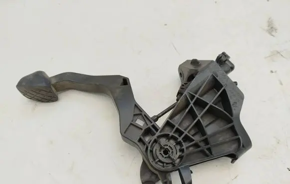 Skoda Fabia Mk2 (5J) Clutch pedal 6R1721059S