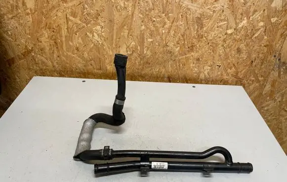 Volkswagen Touareg II Engine coolant pipe/hose 7P6121070AP