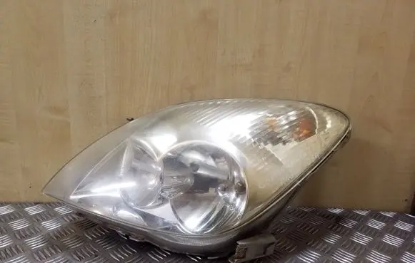 Toyota Corolla Verso E121 Headlight/headlamp