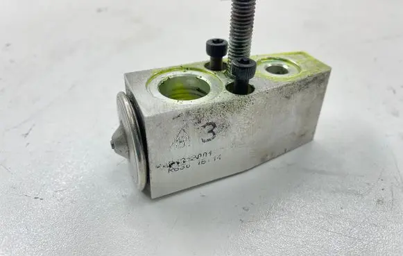 Chrysler Voyager Air conditioning (A/C) expansion valve 061614B1626