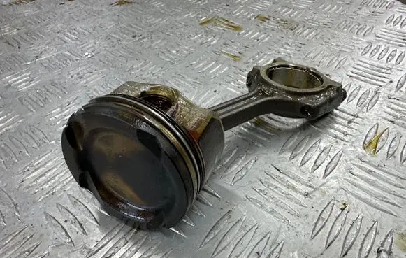 Mercedes-Benz CLA C118 X118 Piston with connecting rod 