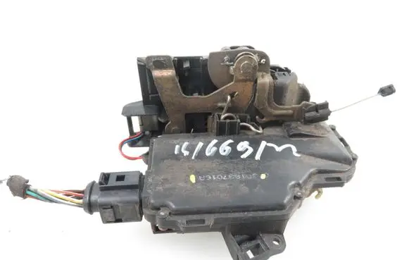 Skoda Octavia Mk1 (1U) Front door lock 3B1837016A
