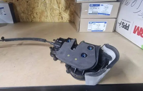Ford Mach-E I Sliding door lock Lj8b-r264b52an