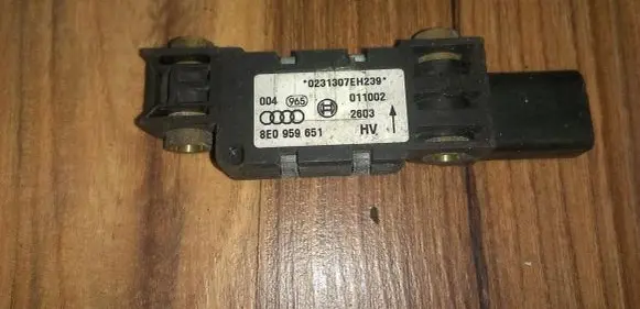 Audi A4 S4 B6 8E 8H Airbag deployment crash/impact sensor 8E0959643a