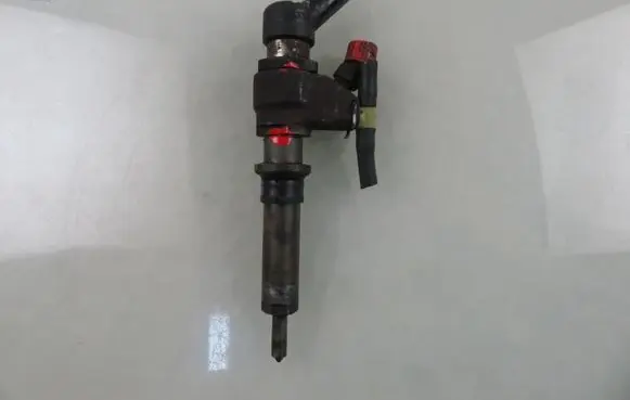 Fuel injector