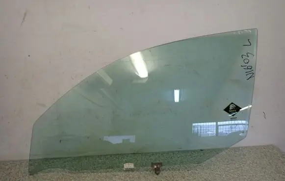 Nissan Almera N16 Sliding door window/glass 