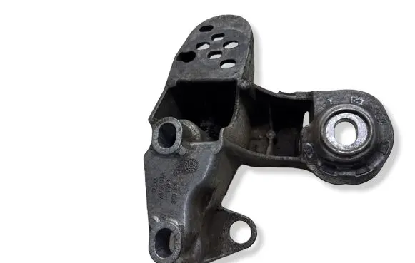Audi A4 S4 B7 8E 8H Engine mounting bracket 8E0199351