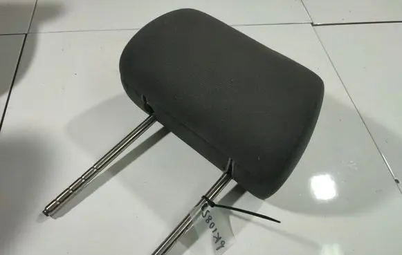 Volkswagen Polo IV 9N3 Front seat headrest 