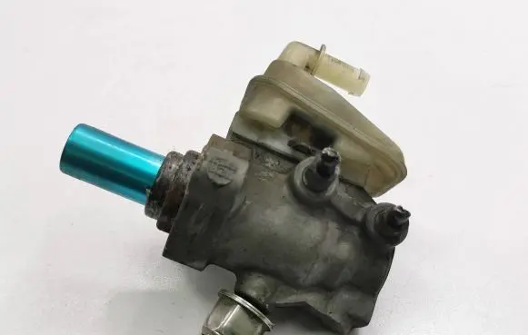 Nissan Murano Z50 Master brake cylinder