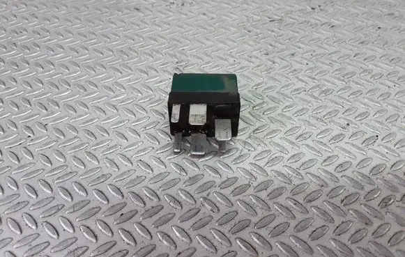 Mercedes-Benz C W202 Other relay 0025420319 V23078F1002X1