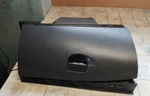 Renault Megane III Glove box 1015607