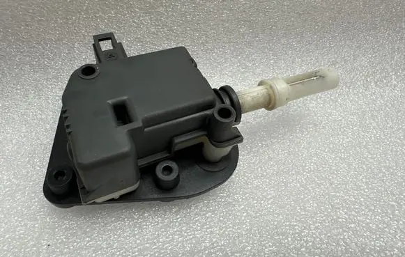 Audi A4 S4 B7 8E 8H Tailgate boot lock/latch motor 8E9827833