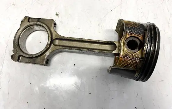 Mazda 5 Piston with connecting rod