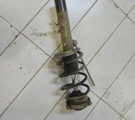 Volkswagen Touran I Front shock absorber with coil spring
