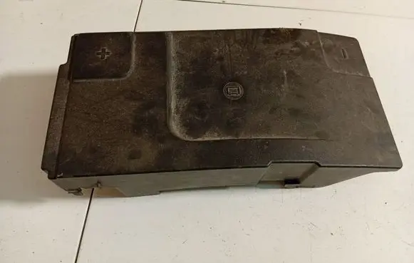 Opel Insignia A Battery box tray 13330946