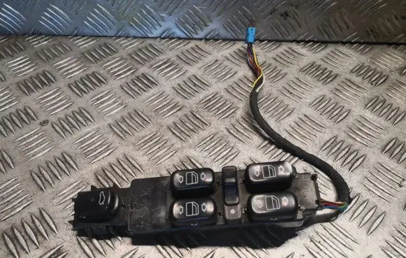 Mercedes-Benz S W220 Electric window control switch 2208201010 A2208201010
