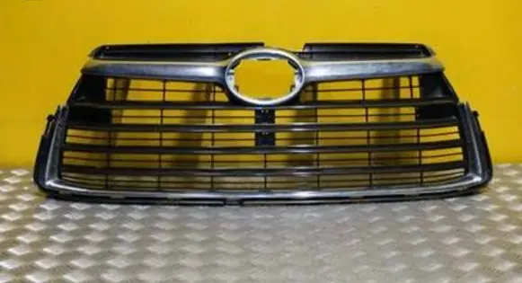 Toyota Highlander XU50 Front bumper upper radiator grill