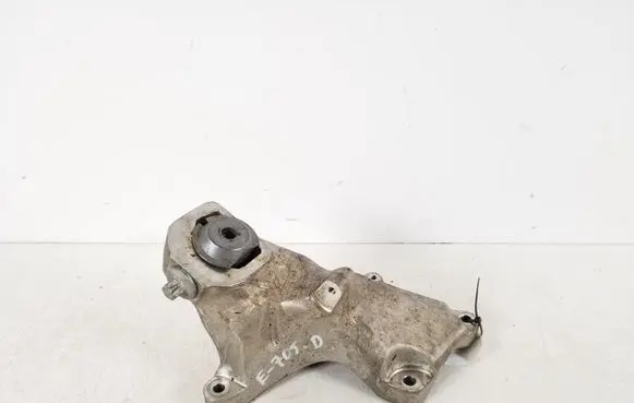 Mercedes-Benz C W205 Engine mounting bracket A1772230204