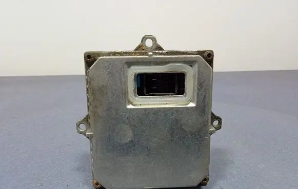 Audi A3 S3 8P Voltage converter/converter module 1307329066