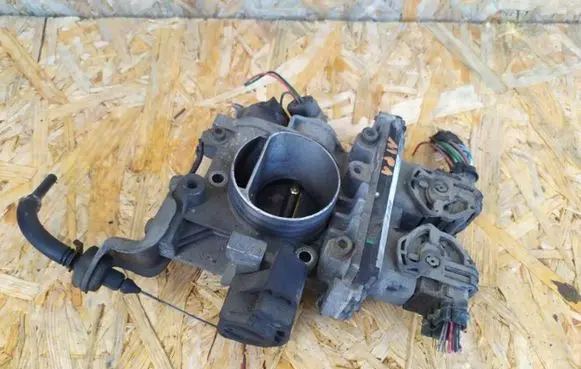 Volkswagen Golf IV Throttle valve 1J0907655A