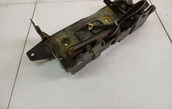 Chrysler 300 - 300C Battery bracket 05065355AG