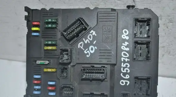 Peugeot 407 Fuse module 9655708480