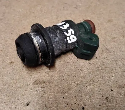 Volkswagen Golf IV Fuel injector 037906031AA