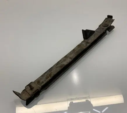 Front bumper mounting bracket