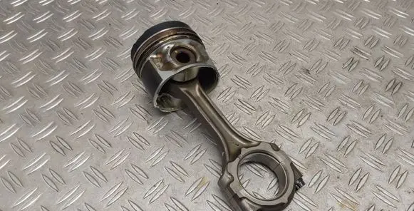 Toyota Verso Piston with connecting rod