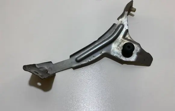 BMW 5 E60 E61 Fender mounting bracket 7161451 7161451 04
