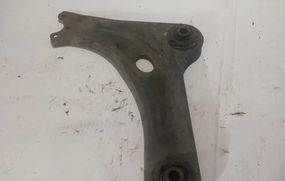 Citroen C3 Front lower control arm/wishbone