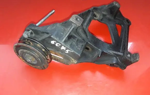 Mitsubishi Pajero A/C compressor mount bracket 7813A086