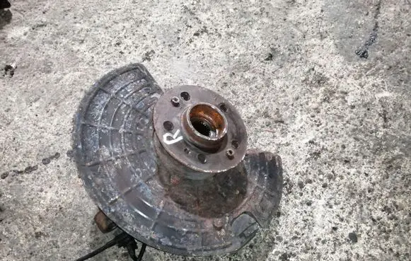Mercedes-Benz ML W163 Front wheel hub