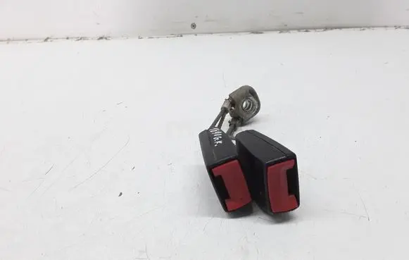 Middle seatbelt buckle (rear)