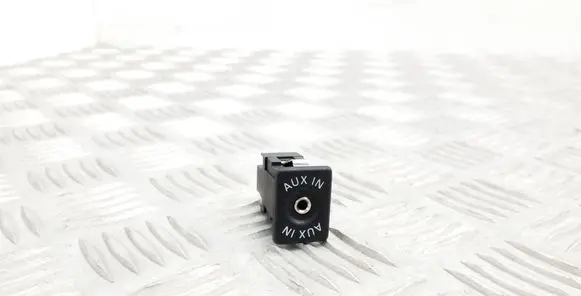 Volkswagen Golf Plus AUX in-socket connector 5M0035724