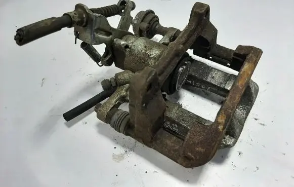 Opel Zafira C Rear brake caliper