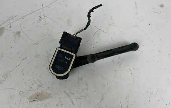 Headlight/headlamp level sensor