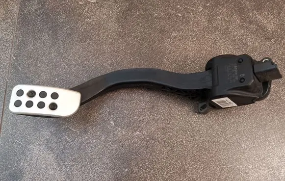 Peugeot 207 Accelerator throttle pedal 9673048380 0280755177