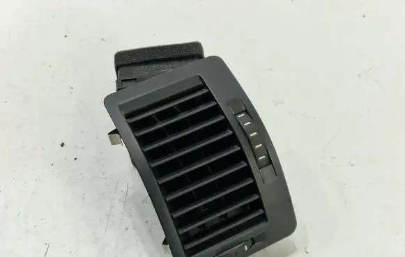 Skoda Octavia Mk2 (1Z) Dashboard side air vent grill/cover trim 1Z0819701