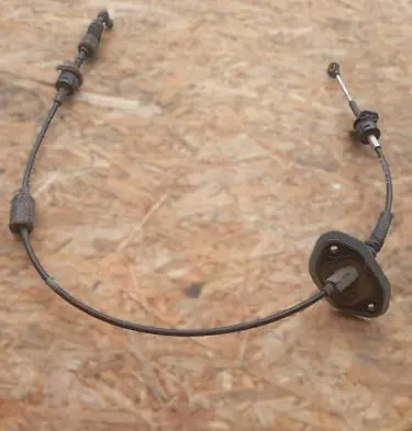 Hyundai i30 Gear shift cable linkage 2R1001A18