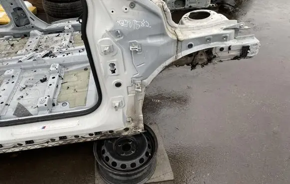 BMW 2 Active Tourer U06 Front quarter panel 