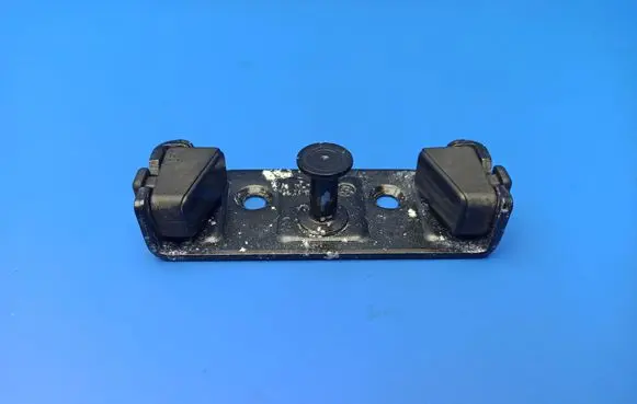 BMW 6 E63 E64 Loading door lock loop/hook striker 8203771