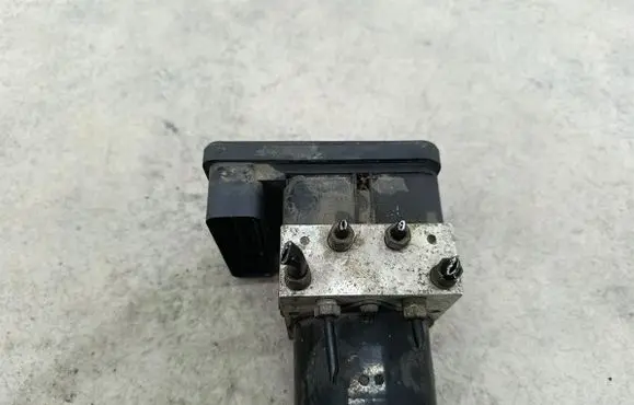 Ford Focus ABS Pump 8M512C405AA
