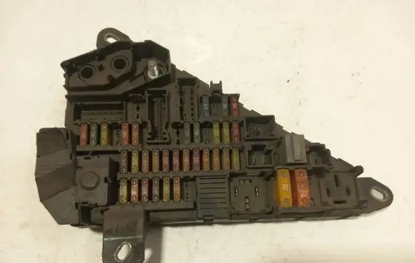 BMW 5 E60 E61 Fuse module 6906603