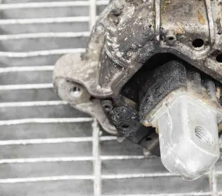 Engine mount bracket