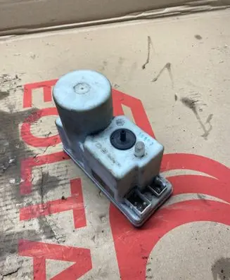 Audi A4 S4 B5 8D Central locking vacuum pump 4A0862257H