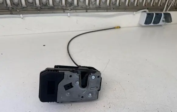 Renault Trafic II (X83) Front door lock 8200008247 91166228